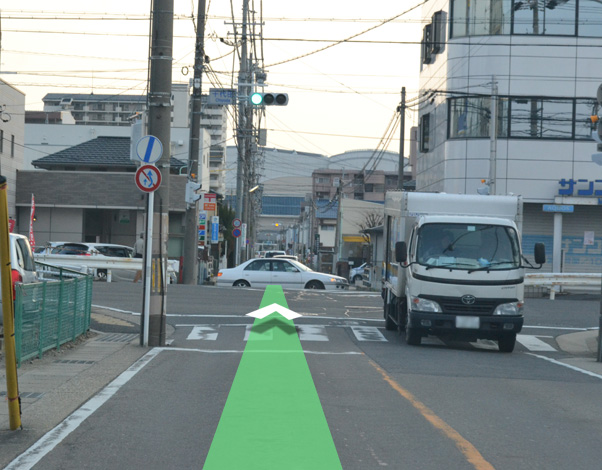 千代田の交差点を直進