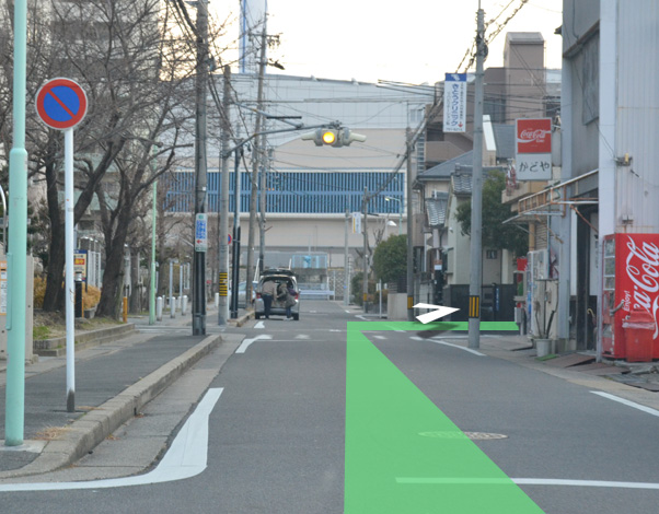 点滅信号で右折(西へ)